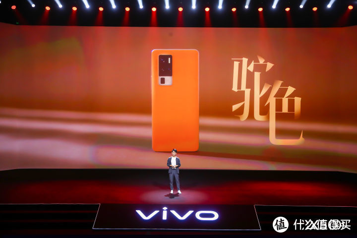 你来负责「动」，我来负责「稳」，这就是vivo X50系列的微云台