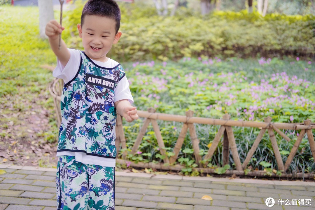 孩子夏天如何穿的潮流又好看？安踏儿童TOKIDOKI联名款搭配