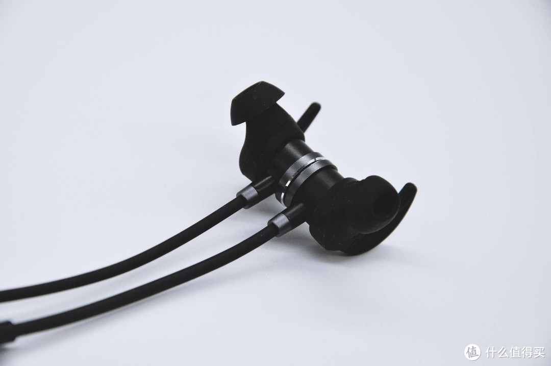可静可动的听音辨位利器，南卡S2专业级游戏蓝牙耳机