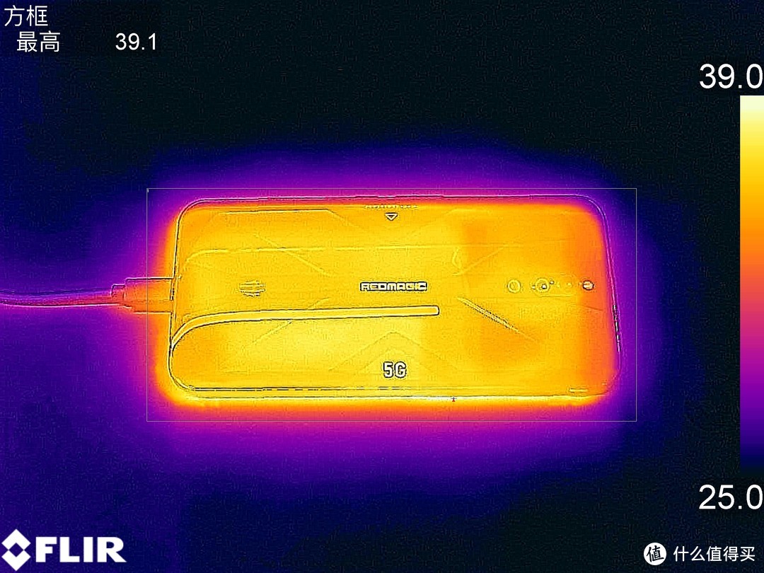 搭载55W快充内置涡轮风冷散热，红魔5G电竞手机充电评测