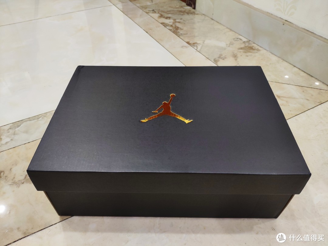 正常的Jordan黑金鞋盒
