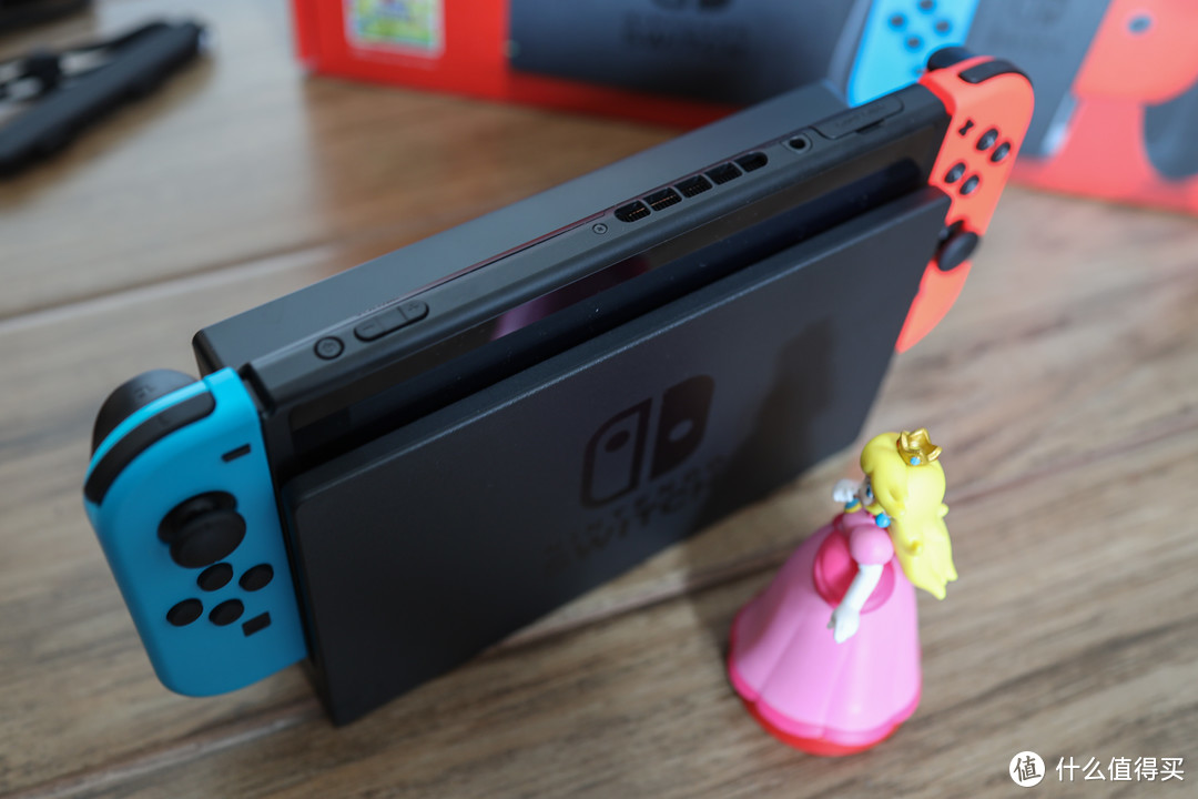 家庭趣玩之选：Nintendo Switch™ 国行续航增强版评测