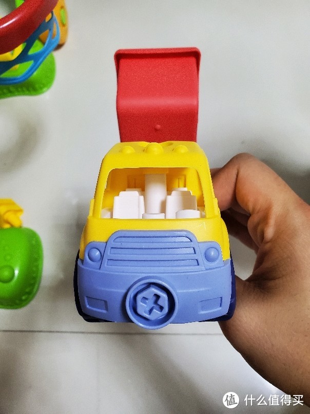 儿童节小礼物之二:天猫20块包邮的儿童DIY工程车 开箱