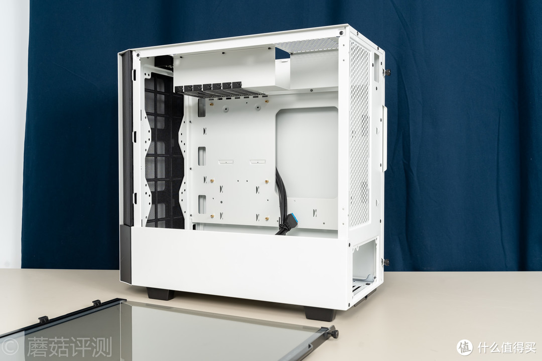 旋转90°，解锁更多可能、爱国者（aigo）破晓X白色机箱 评测