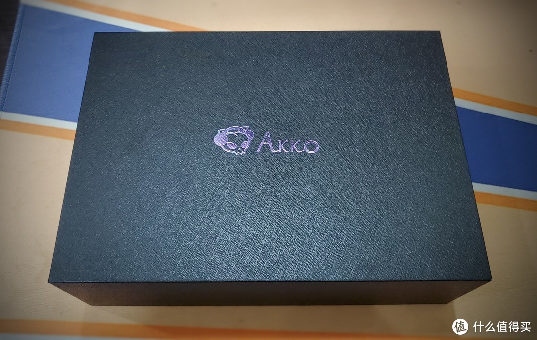 鼠标的里包装盒，好歹印了一个AKKO的Logo