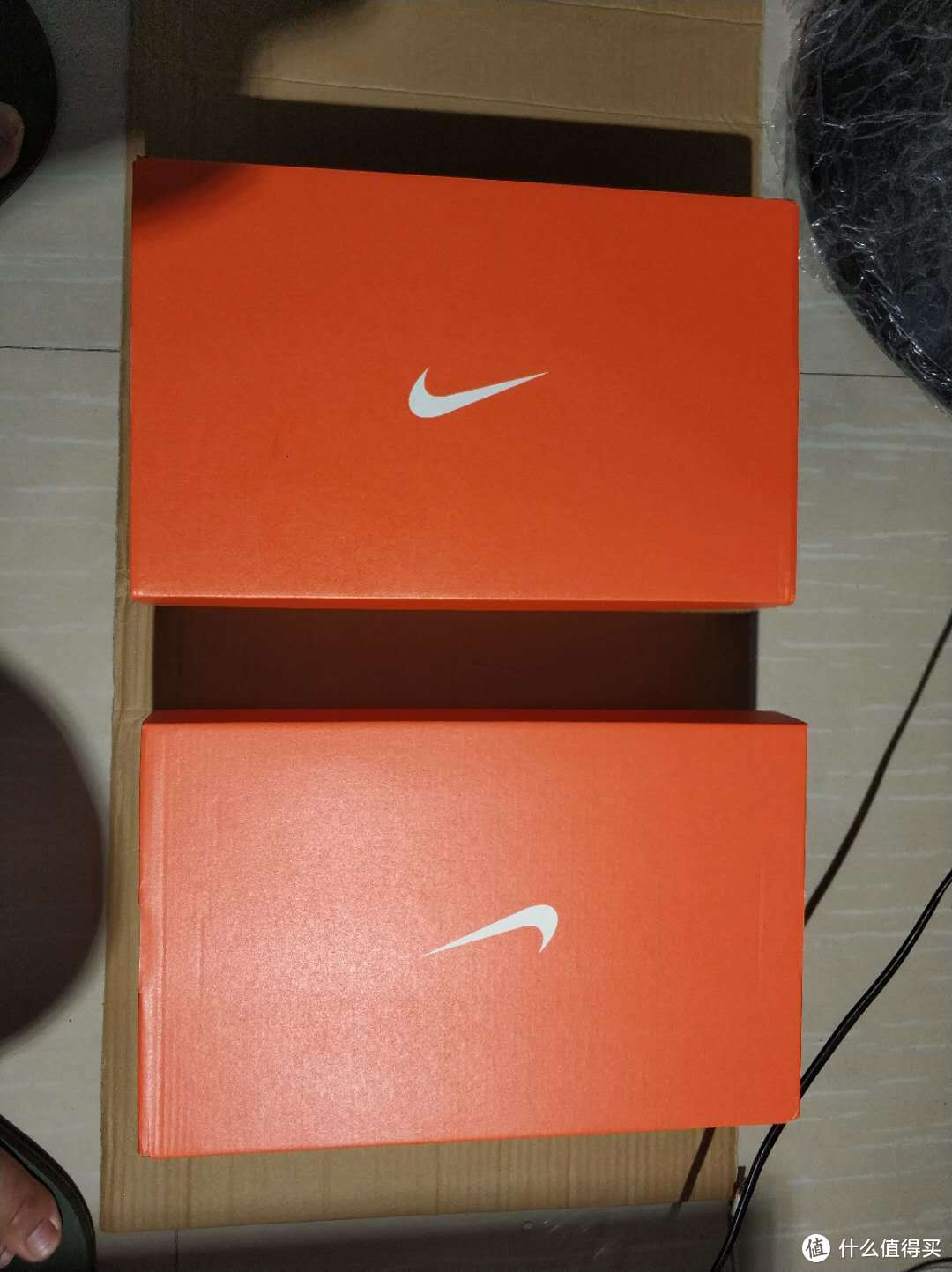 包装盒还是nike经典的橙色