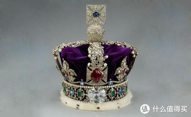 图为英国皇室皇冠