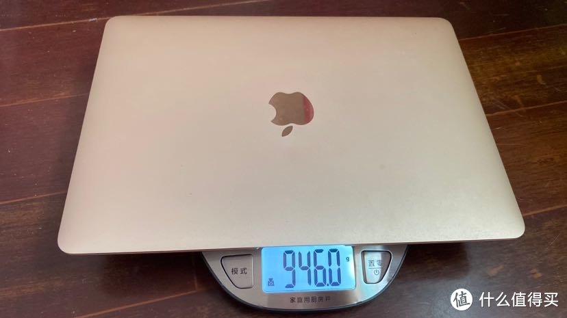 MacBook 12 946克