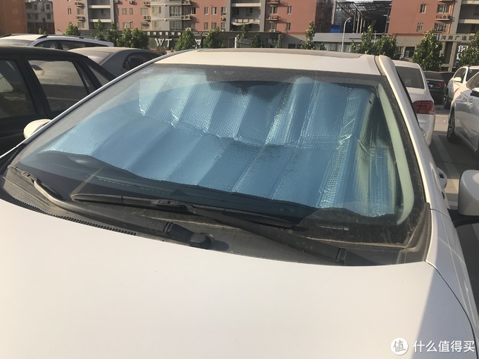 夏季汽车防晒必备：前挡遮阳和磁吸窗纱