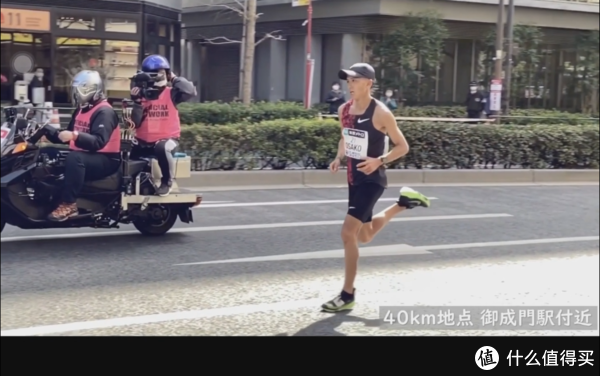 大迫杰的跑姿——可以看到落地瞬间，脚掌和重心保持垂直