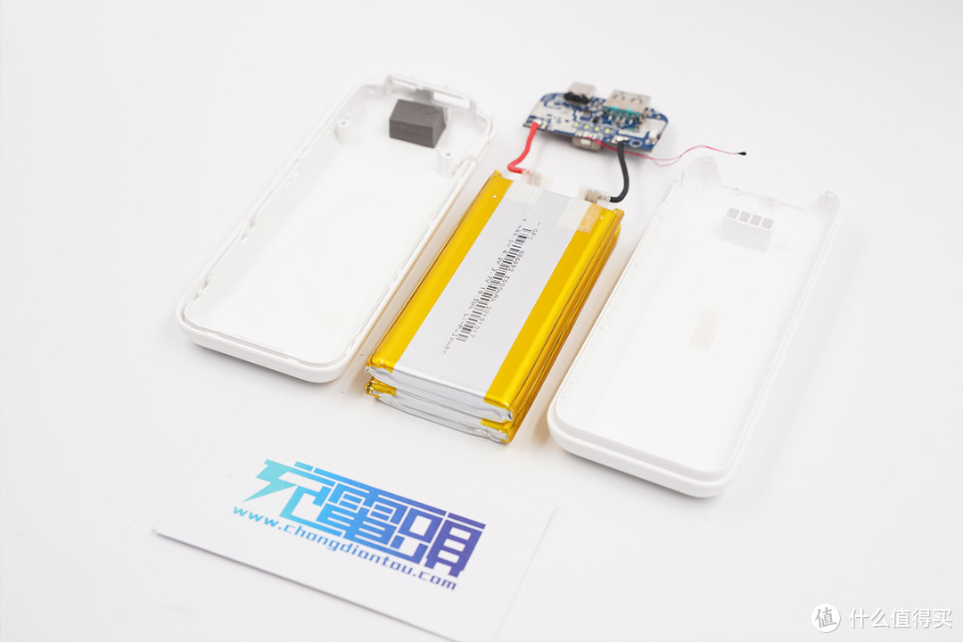 拆解报告：UGREEN绿联10000mAh 18W双向快充移动电源