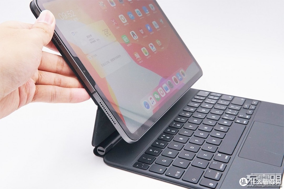 新款苹果iPad Pro秒空键盘体验视频：不能充电的键盘不是好保护壳