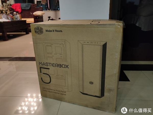 MasterBox 5S的包装非常豪华，配的上他499的标价