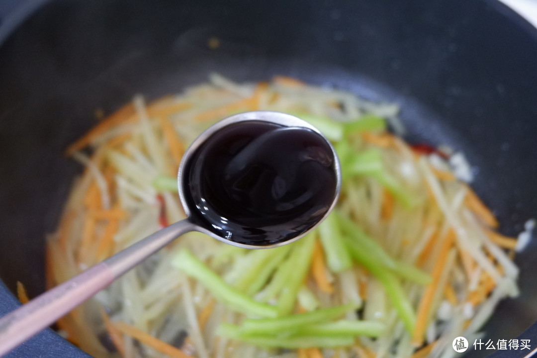 夏天最爱的土豆丝做法！酸辣爽脆，秒开胃巨下饭