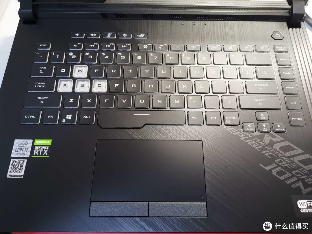 C面键盘，WASD是白色透明的