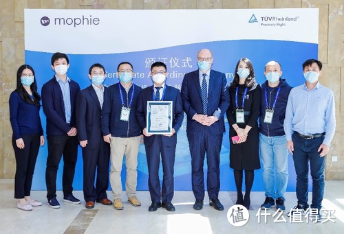 细菌、蓝光问题全解决，mophie 3D全屏防蓝光抗菌钢化膜评测