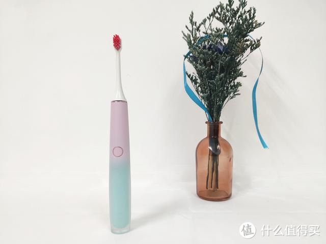 罗曼电动牙刷：为什么刷头使用100天会变色？智能提醒更换牙刷