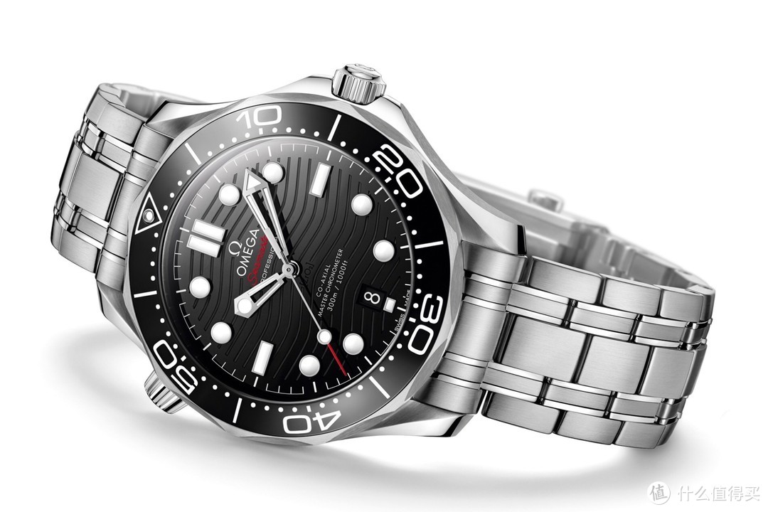 焕然一新的欧米茄经典海马系列300米潜水腕表，比老款更实用！