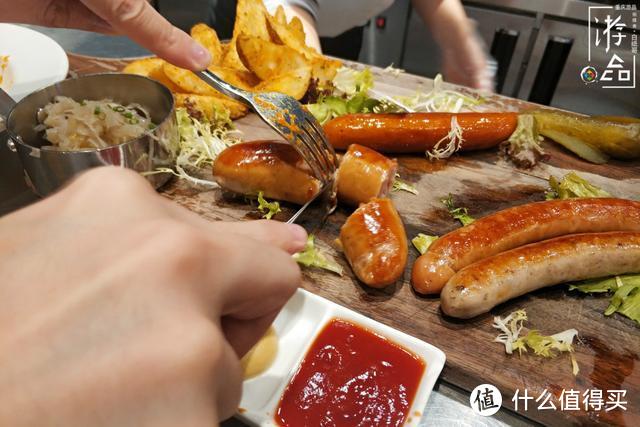 199元的德国双人餐：香肠是绝对主力，肉食动物的盛宴