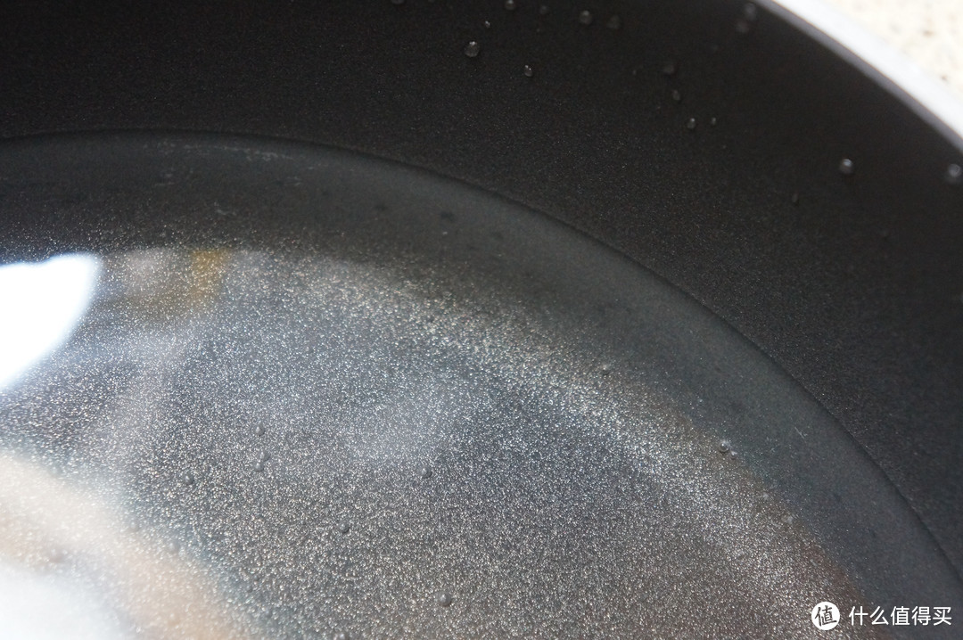 不粘锅半年就废？告诉你一些使用和维护的小技巧，让你的锅具寿命至少翻倍