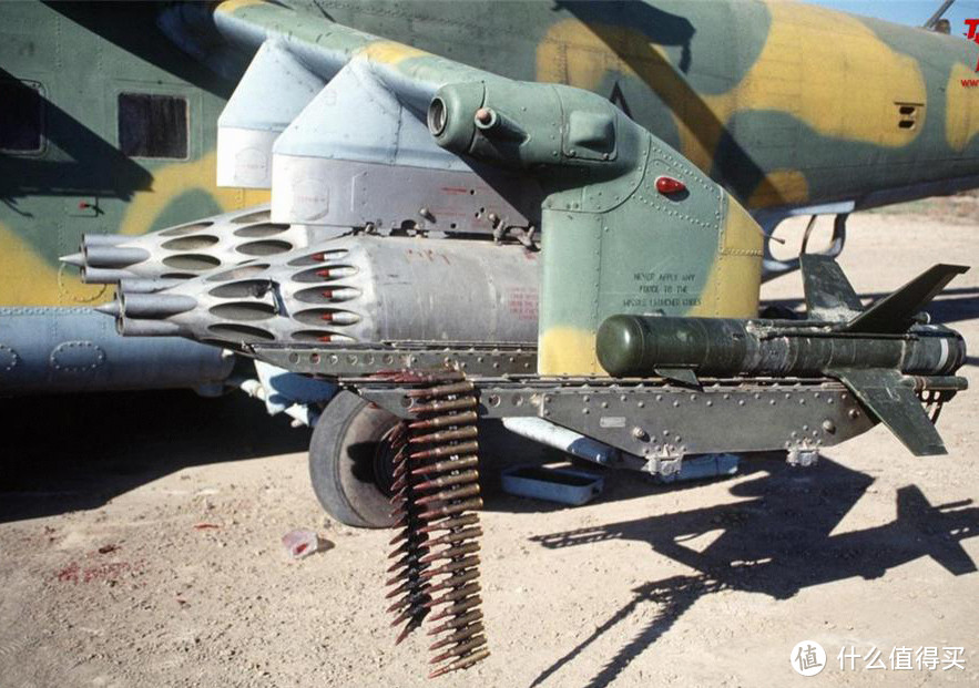 不过需要注意伊拉克空军这架装备的反坦克导弹是AT-2，也就是说这是架米-24D型，不是模型中的V型