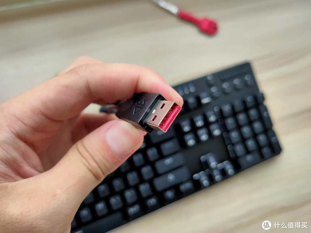 USB口是红的