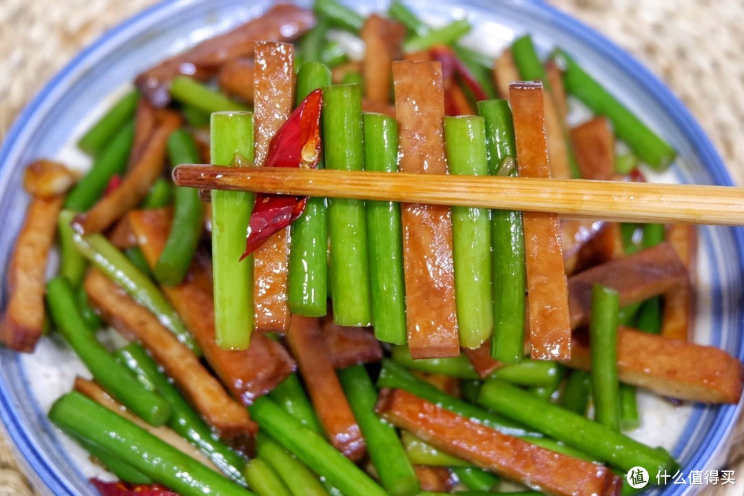 蒜苔这样做老下饭了！！脆嫩浓郁比肉都好吃