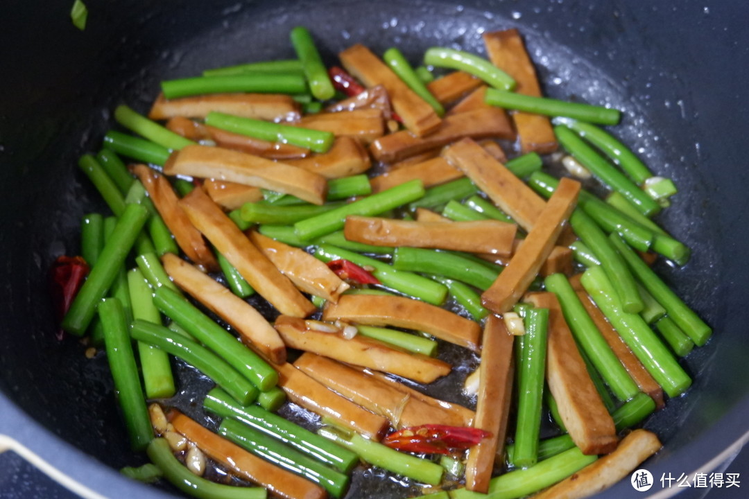 蒜苔这样做老下饭了！！脆嫩浓郁比肉都好吃