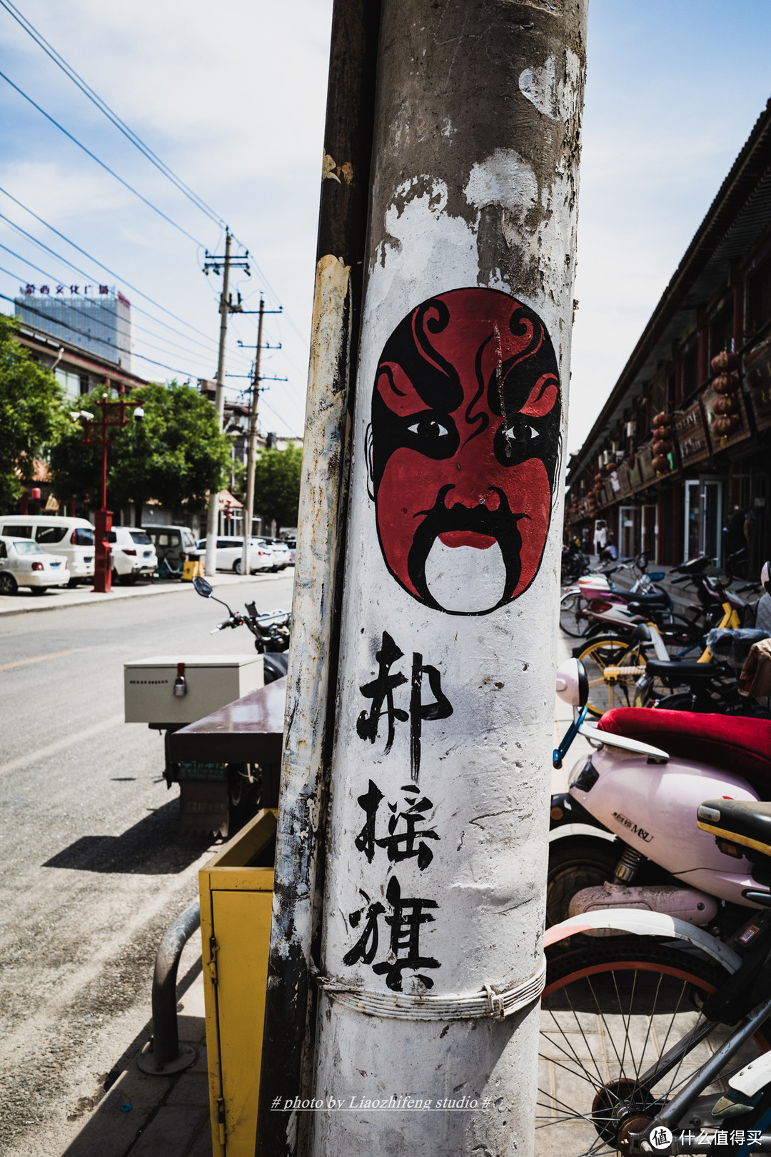 呼市街头的脸谱涂鸦，不知道有没有人会去收集这种照片？