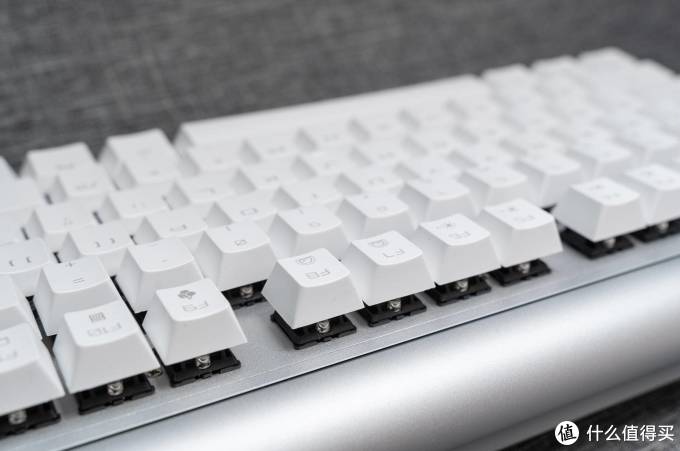 Cherry MX BOARD 8.0 机械键盘&Cherry MC 8.1 RGB游戏鼠标评测