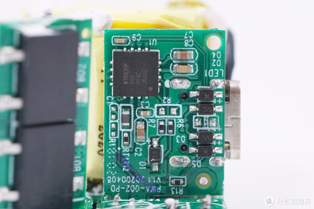 拆解报告：llano绿巨能65W USB PD快充氮化镓充电器