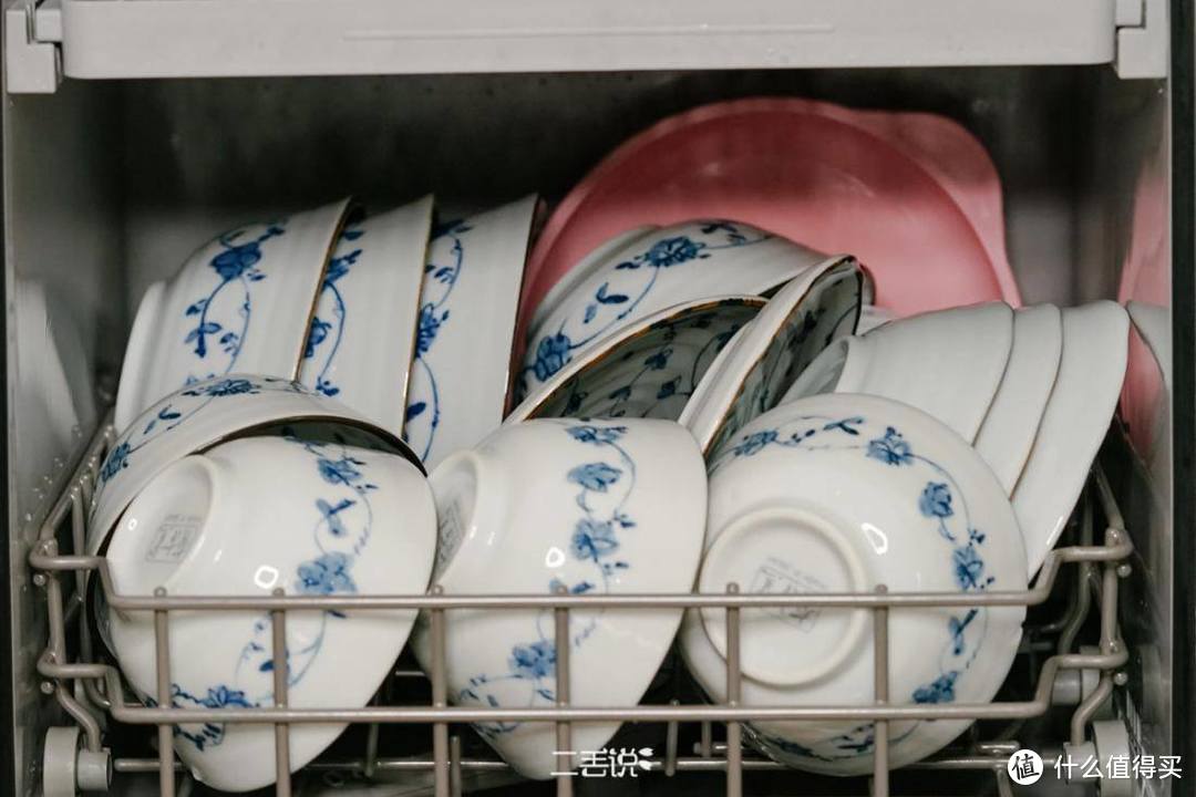 想给老房子的厨房装个洗碗机怎么办？试试从这几点来选
