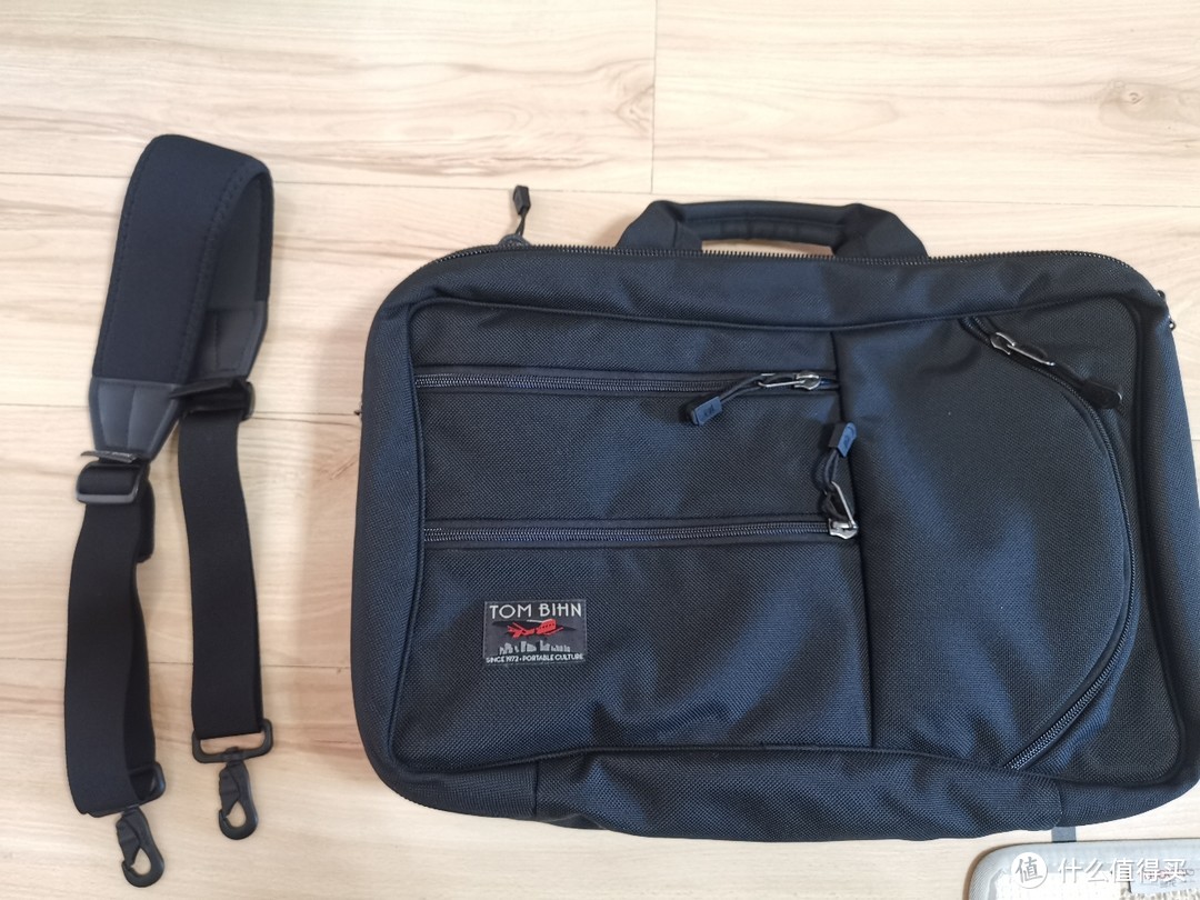 都说包治百病之斜挎当道TOM BIHN Medium Cafe Bag