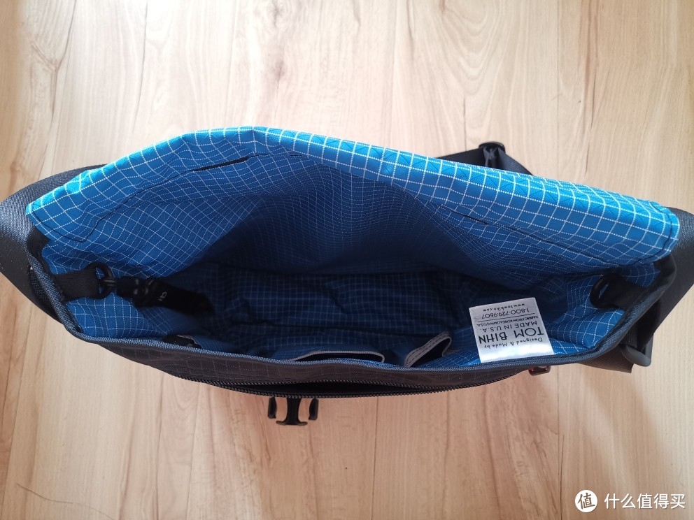 都说包治百病之斜挎当道TOM BIHN Medium Cafe Bag