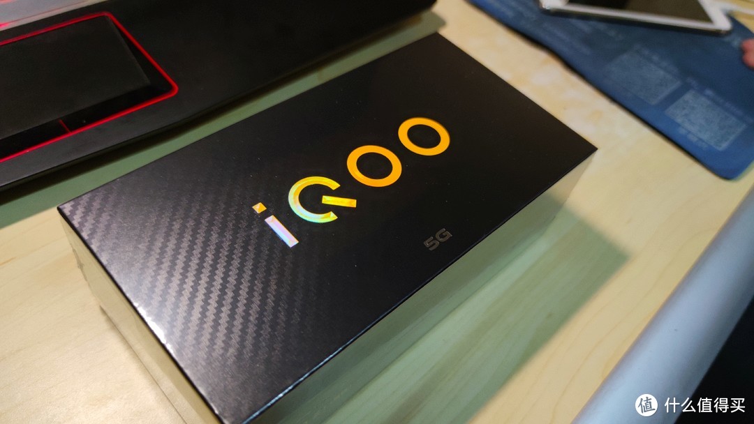 iQOO的logo，下有5G标识