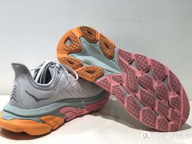 HOKA one one大赏，这鞋底也太太太太厚了吧！