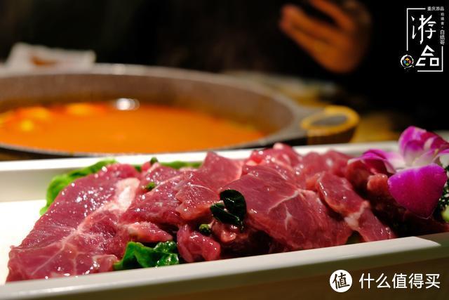 这家火锅店的特色菜竟是牛排，不用油锅煎，却直接用水煮？