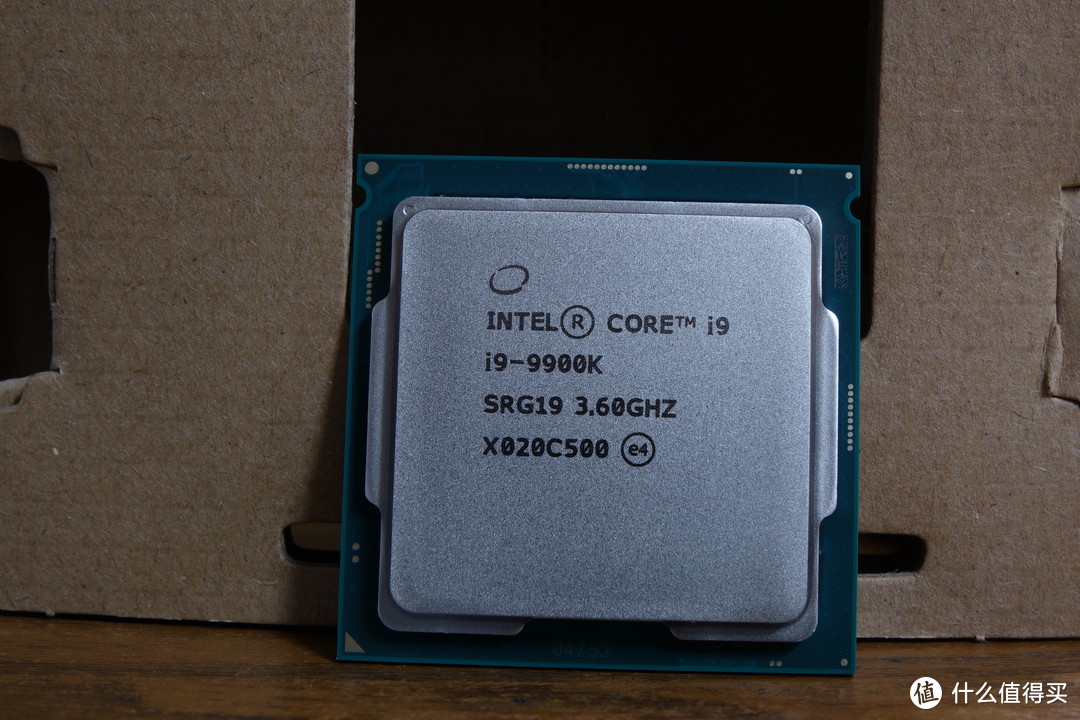 仅仅2800出头买到I9 9900k，实测Intel八核200元级别的风冷压得住？(大霜塔)