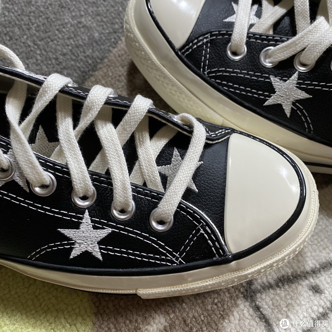 别致五角星刺绣的Converse Chuck 70