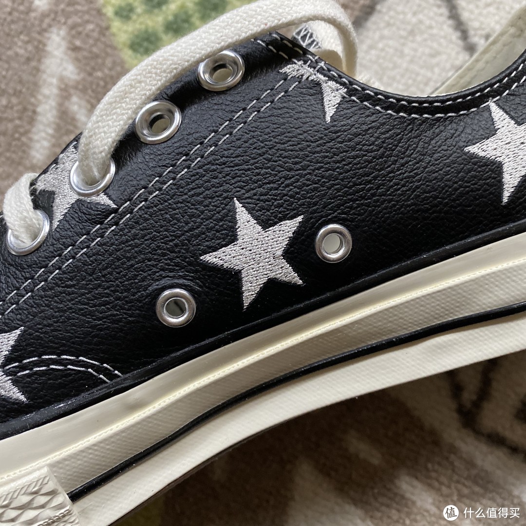 别致五角星刺绣的Converse Chuck 70