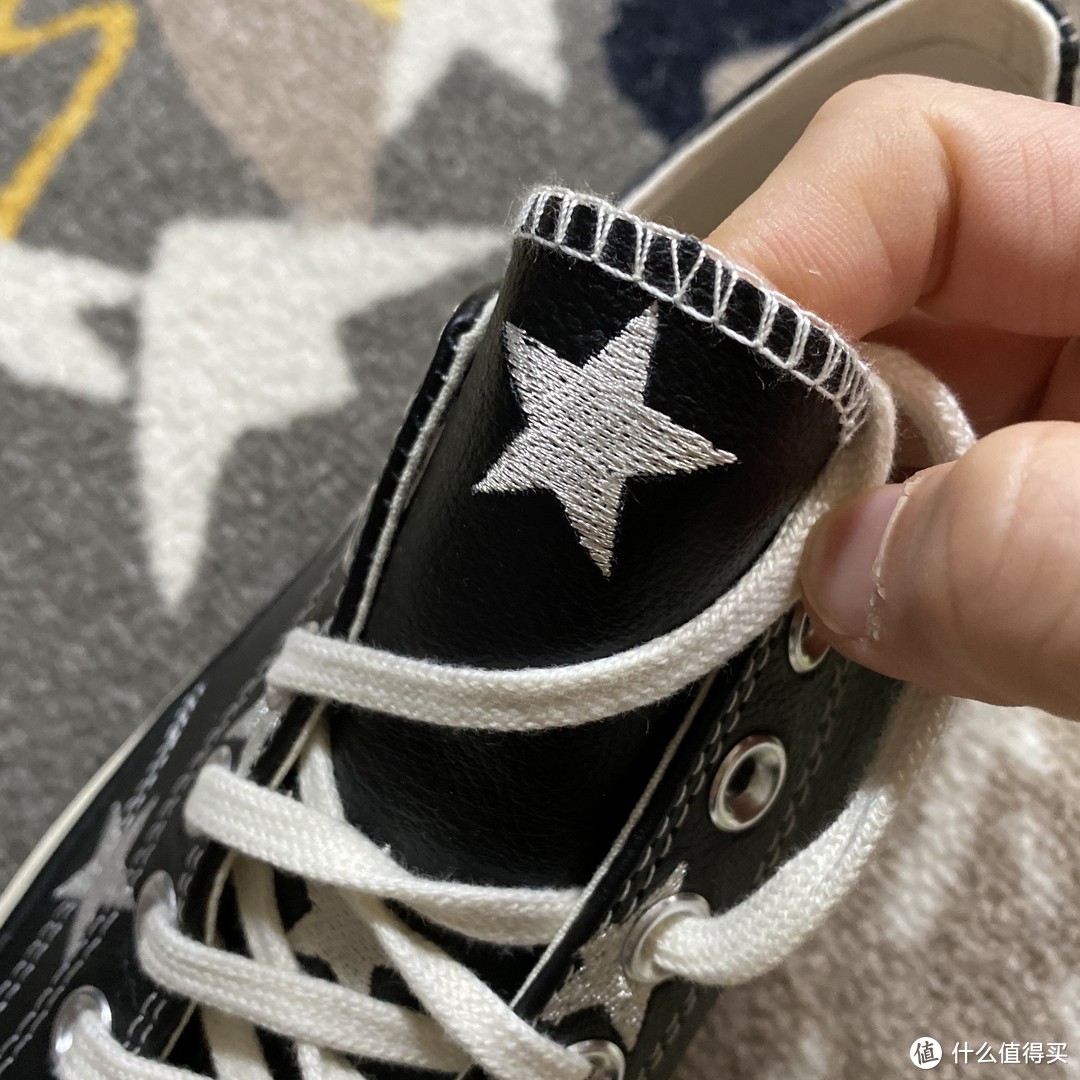 别致五角星刺绣的Converse Chuck 70