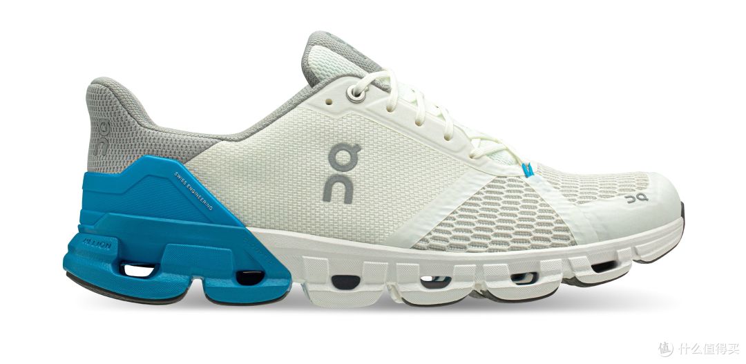 来自瑞士的精致做工on跑鞋cloudflyer30