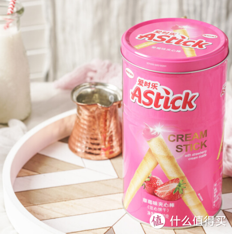 精致又美味的Astick爱时乐草莓味夹心棒（330克，铁罐装）