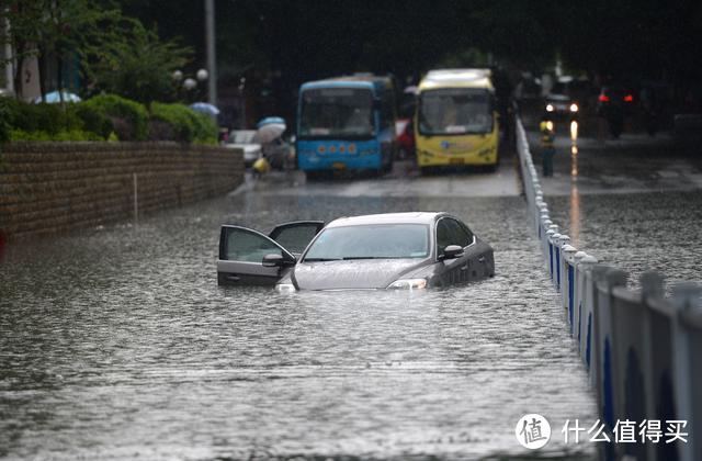 全国多地迎来强降雨！雨季来了，一定要知道这些安全用车的知识点