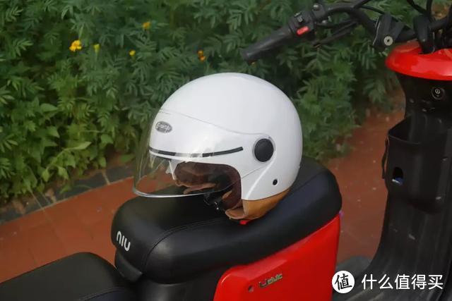 小米有品上的这款 Smart4u骑士头盔 简约复古又安全