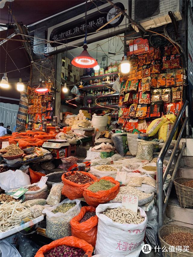 解放碑背后的老重庆：鲁祖庙菜市场，是山城市井文化的真实写照