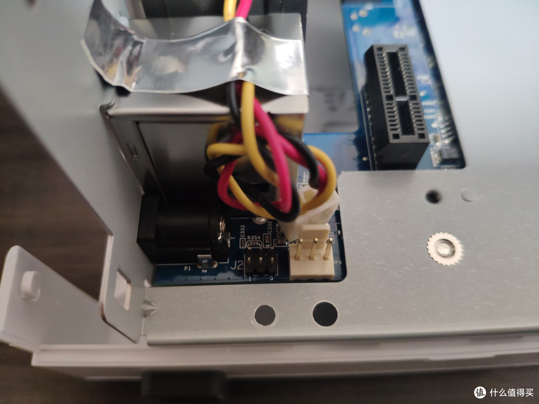 主板正面的接口.有谁直到这个6pin插座是干什么的嘛?