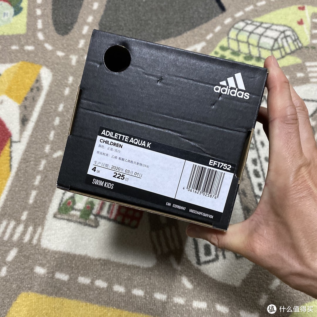 价格实惠颜色漂亮的adidas ADILETTE AQUA 儿童拖鞋