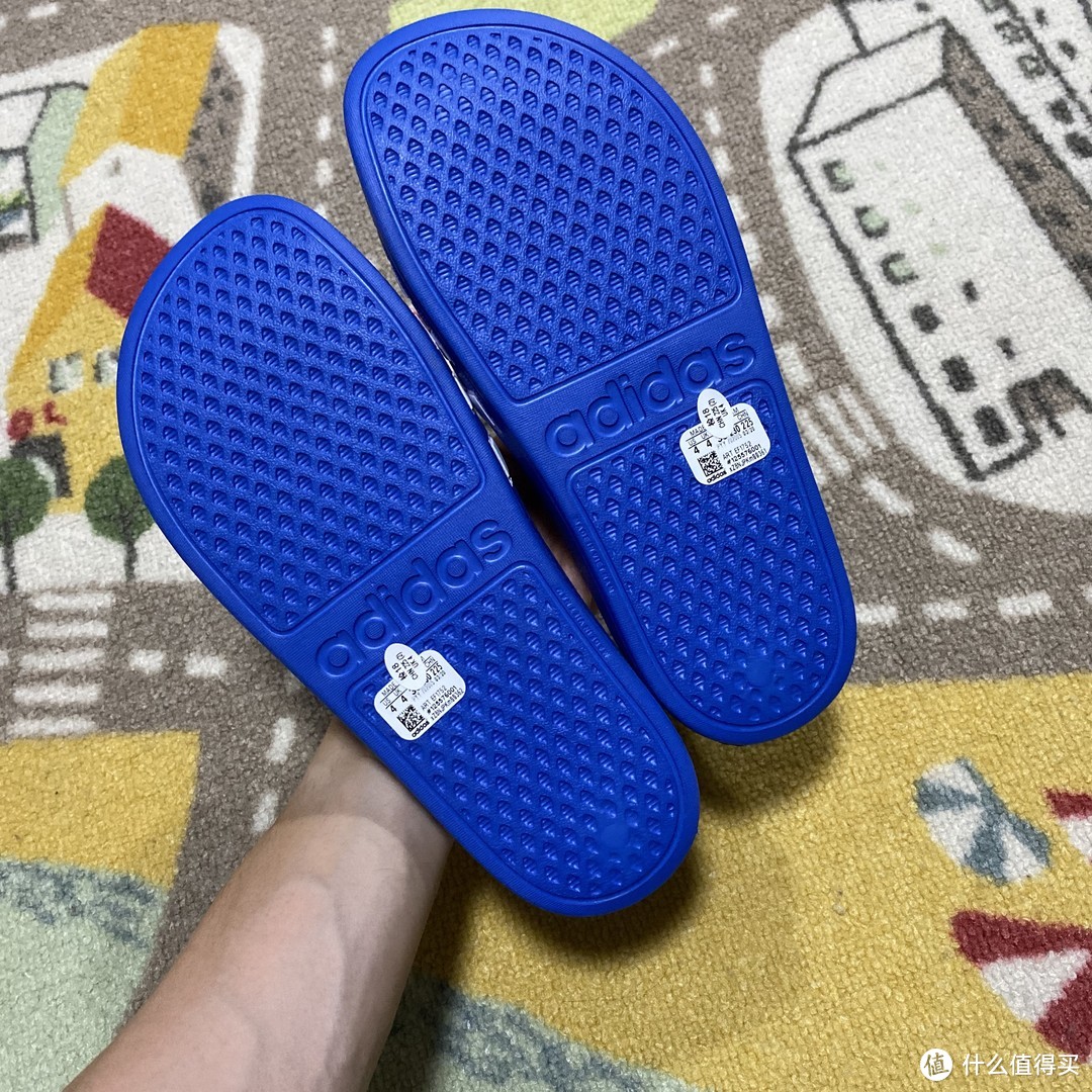 价格实惠颜色漂亮的adidas ADILETTE AQUA 儿童拖鞋