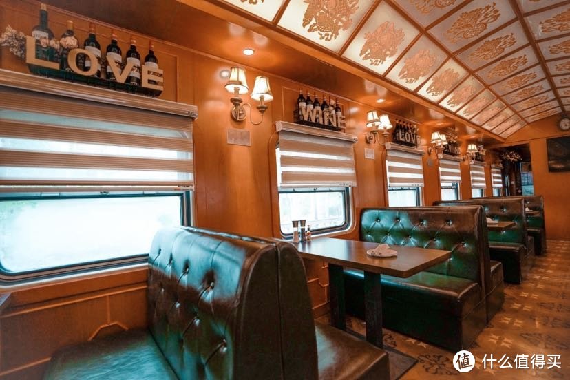 北京美食探店|坐在复古绿皮火车里吃饭是什么感觉
